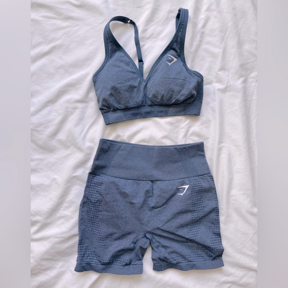 Gymshark Women’s Vital Seamless 2.0 Set | V-neck bra and shorts